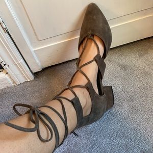SEVEN MADDEN block closed toe heels
